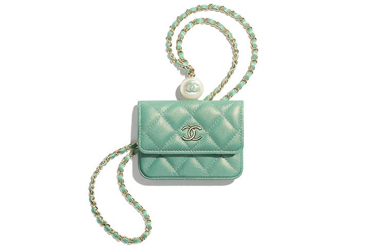 https://d2cva83hdk3bwc.cloudfront.net/AP2119-B05421-NC024-chanel-litchi-cow-leather-necklace-pouch-small-size-women-s-green-1.jpg