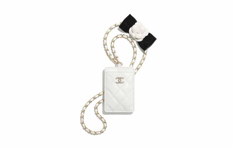 https://d2cva83hdk3bwc.cloudfront.net/AP2159-B05471-10601-chanel-card-holders-1.jpg