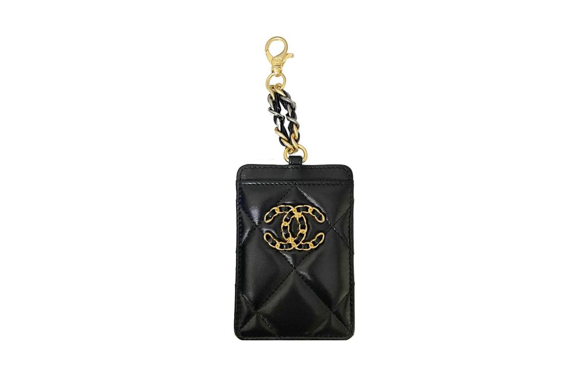 https://d2cva83hdk3bwc.cloudfront.net/AP2214-B04852-94305-chanel-19bag-sheepskin-card-clip-card-holder-women-s-black-1.jpg