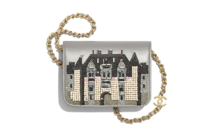 https://d2cva83hdk3bwc.cloudfront.net/AP2219-B05873-ND005-chanel-coin-purses-1.jpg