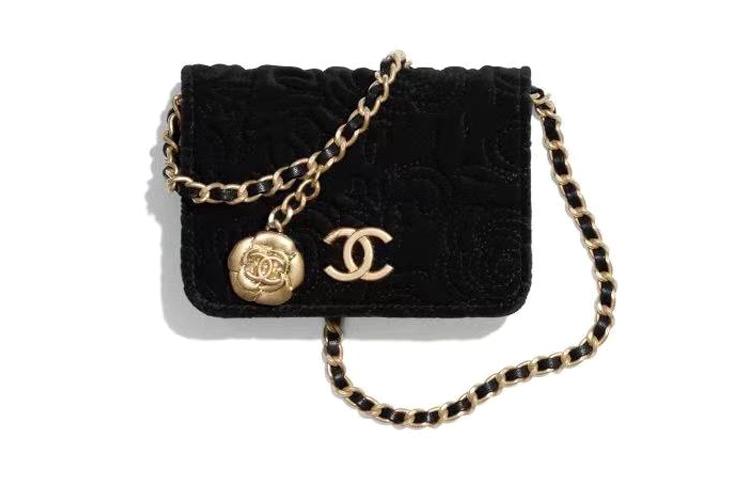 https://d2cva83hdk3bwc.cloudfront.net/AP2280-B05946-94305-chanel-woc-coin-purses-1.jpg