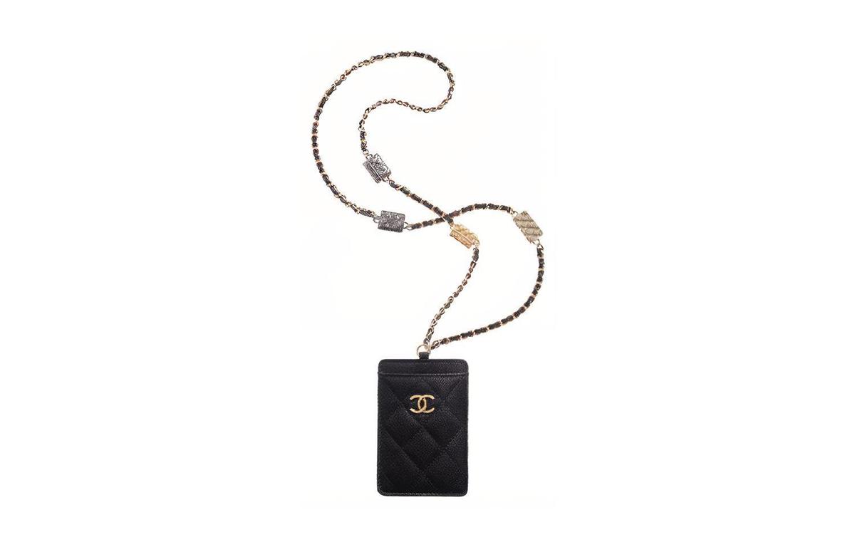 https://d2cva83hdk3bwc.cloudfront.net/AP2394-B06764-94305-chanel-card-holders-1.jpg