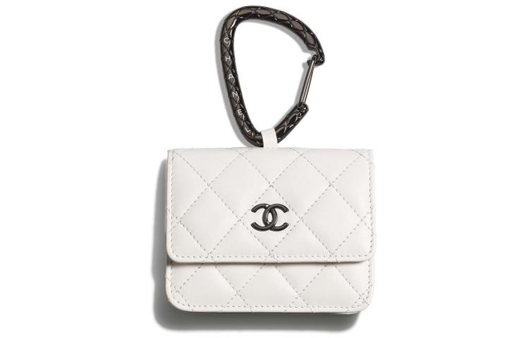 https://d2cva83hdk3bwc.cloudfront.net/AP2397-B06709-10601-chanel-21k-winter-sheepskin-coin-purses-card-holders-mini-women-s-white-1.jpg