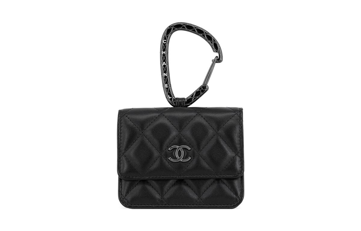 https://d2cva83hdk3bwc.cloudfront.net/AP2397-B06709-94305-chanel-sheepskin-card-holder-coin-purse-women-s-black-1.jpg