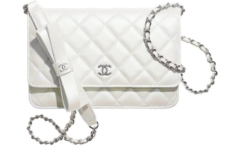 https://d2cva83hdk3bwc.cloudfront.net/AP2424-B06746-10601-chanel-21k-winter-woc-calfskin-shoulder-bag-crossbody-bag-women-s-white-1.jpg