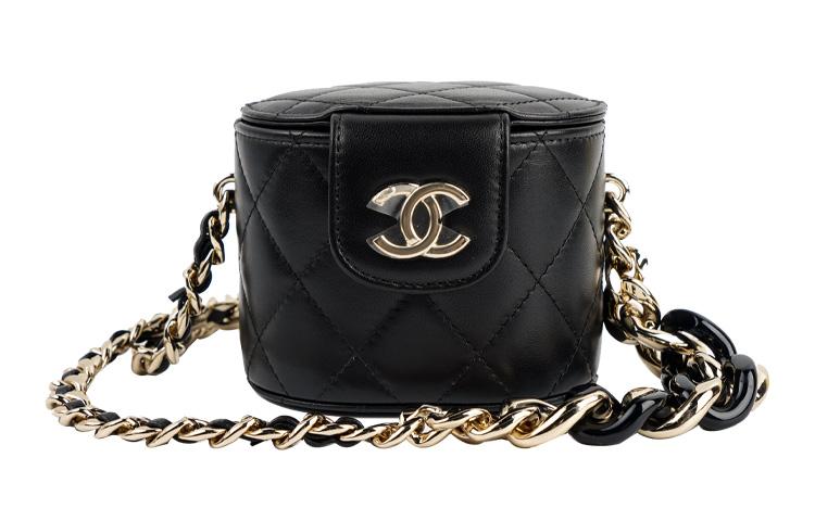 https://d2cva83hdk3bwc.cloudfront.net/AP2428-B07302-94305-chanel-lambskin-box-bag-chain-makeup-bag-women-s-black-1.jpg
