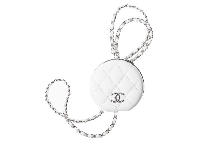 https://d2cva83hdk3bwc.cloudfront.net/AP2434-B06917-10601-chanel-21k-winter-crossbody-bags-1.jpg