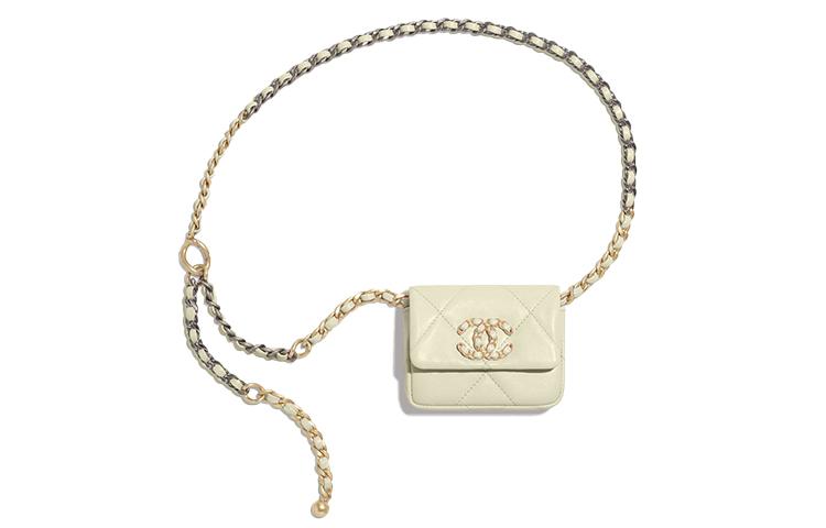 https://d2cva83hdk3bwc.cloudfront.net/AP2451-B04852-10601-chanel-fanny-packs-1.jpg