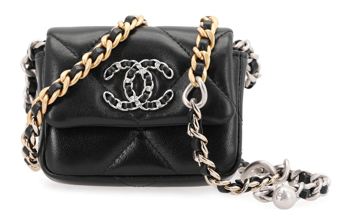 https://d2cva83hdk3bwc.cloudfront.net/AP2451-B07327-94305-chanel-sheepskin-fanny-pack-mini-women-s-black-1.jpg