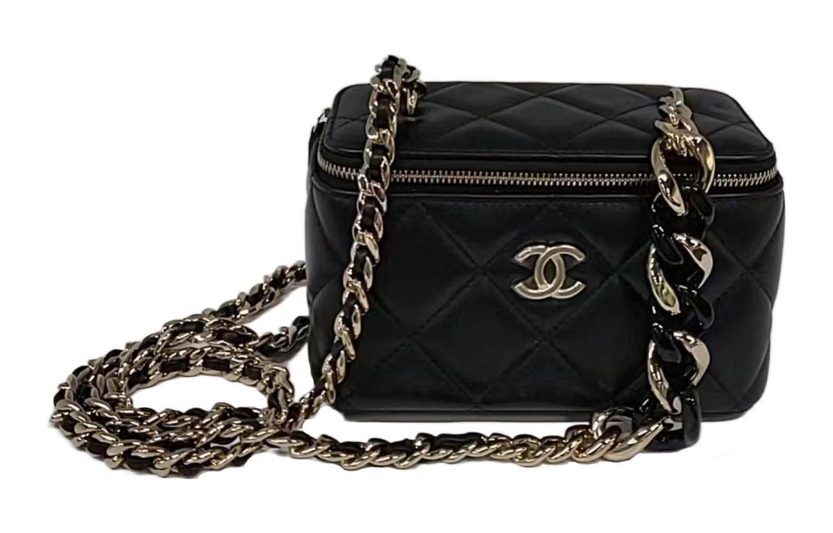 https://d2cva83hdk3bwc.cloudfront.net/AP2460-B07302-94305-chanel-22c-early-spring-sheepskin-square-box-makeup-bag-shoulder-bag-crossbody-bag-women-s-black-1.jpg