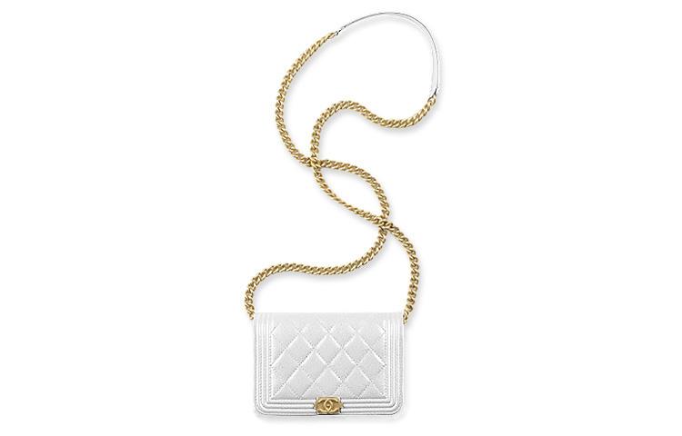 https://d2cva83hdk3bwc.cloudfront.net/AP2464-B0835-10601-chanel-woc-clutches-1.jpg