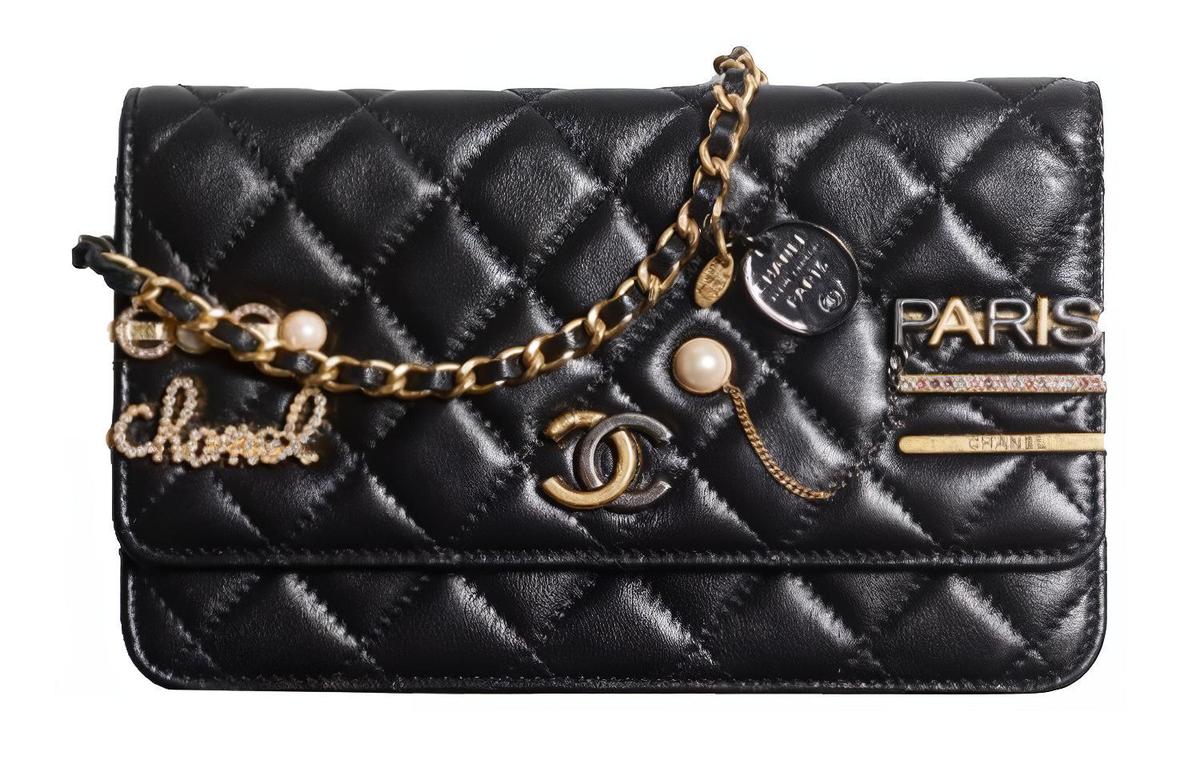 https://d2cva83hdk3bwc.cloudfront.net/AP2508-B07365-94305-chanel-crossbody-bags-1.jpg
