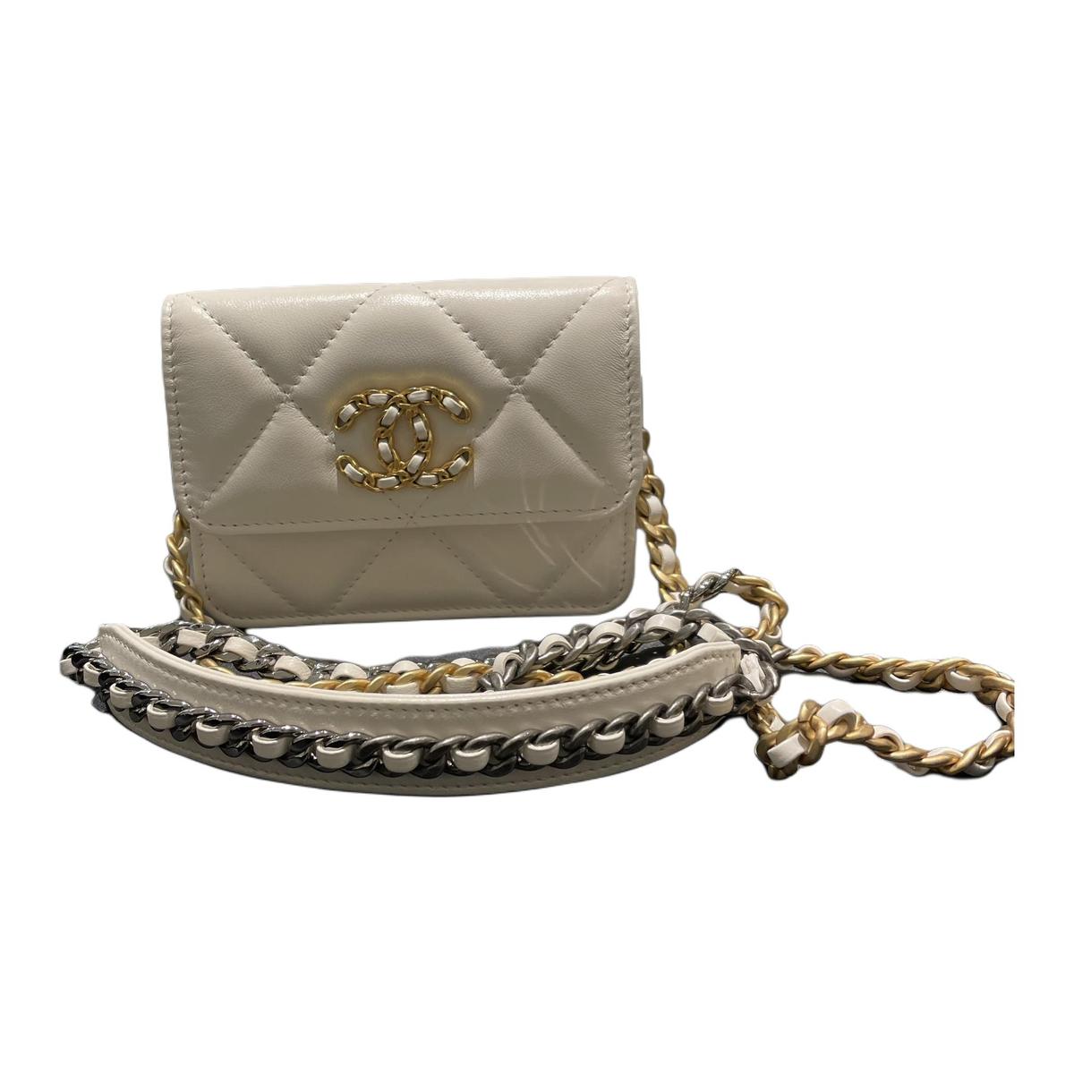 https://d2cva83hdk3bwc.cloudfront.net/AP2522-B04852-10601-chanel-bright-lambskin-clutches-shoulder-bag-crossbody-bag-women-s-white-1.jpg