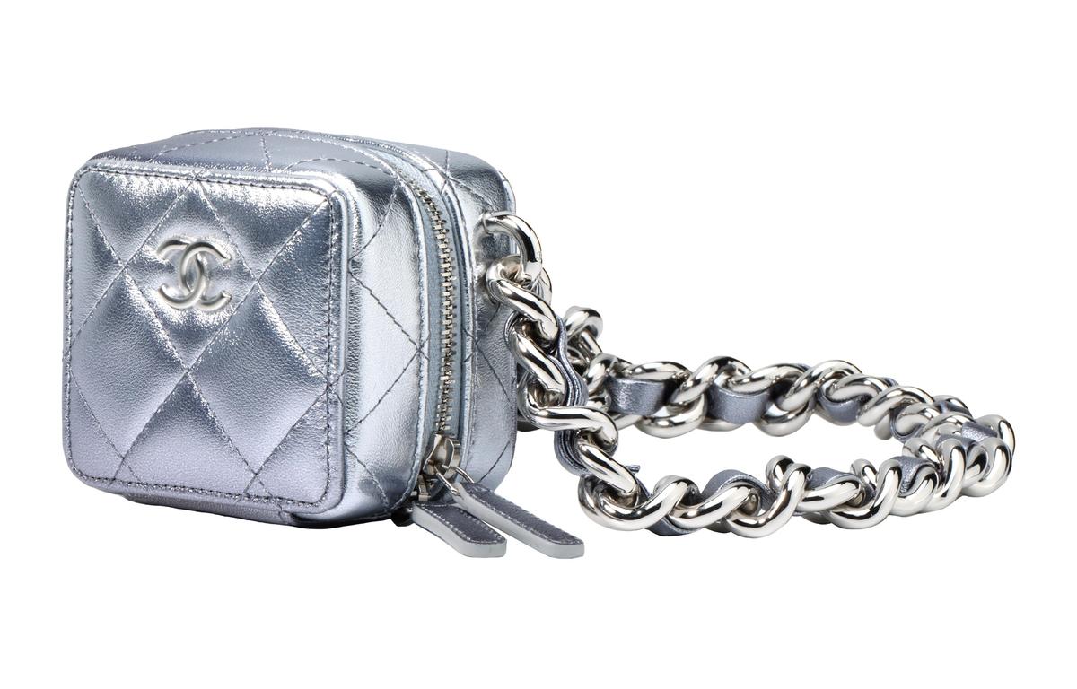 https://d2cva83hdk3bwc.cloudfront.net/AP2529-B07442-NG340-chanel-lambskin-shoulder-bag-crossbody-bag-women-s-silver-purple-1.jpg