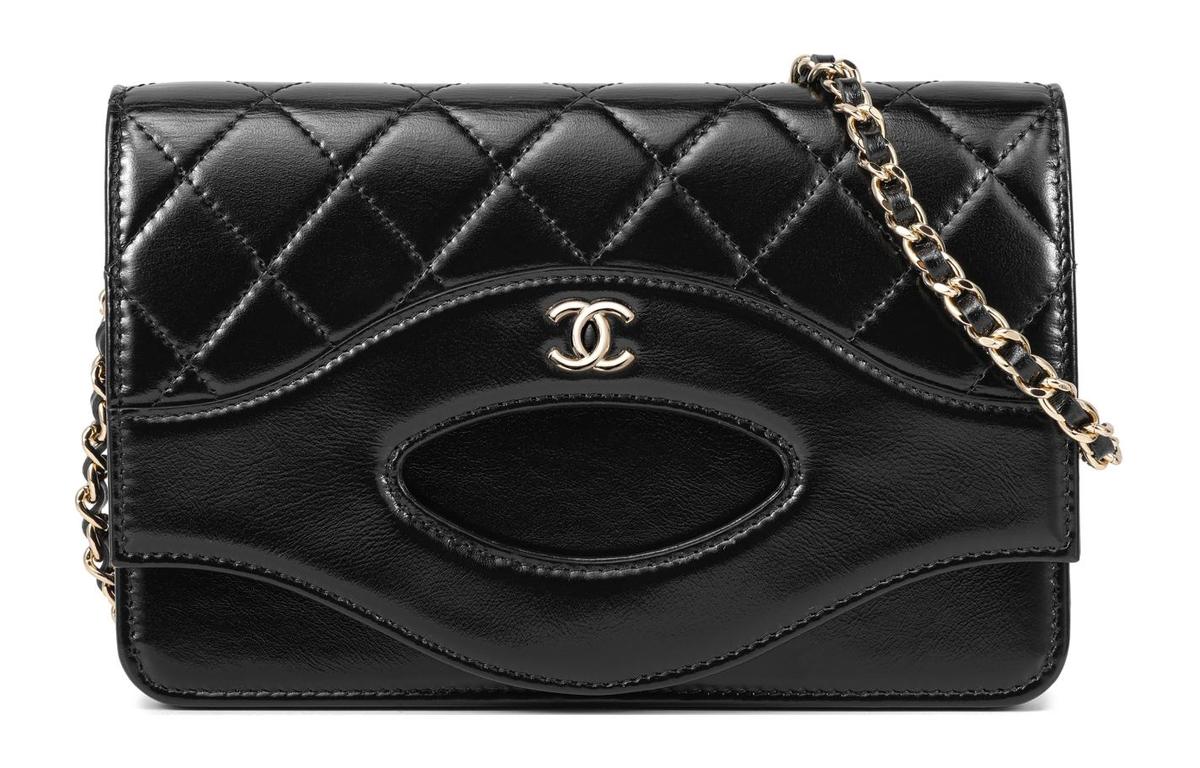 https://d2cva83hdk3bwc.cloudfront.net/AP2703-B14880-94305-chanel-cow-leather-one-shoulder-crossbody-clutches-women-s-black-1.jpg