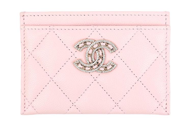 https://d2cva83hdk3bwc.cloudfront.net/AP2737-B08043-NG620-chanel-22ss-grained-embossed-cow-leather-card-holder-women-s-pink-1.jpg