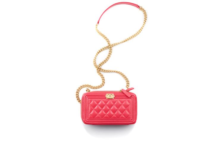 https://d2cva83hdk3bwc.cloudfront.net/AP2756-B08358-NI685-chanel-cellphone-pouches-1.jpg