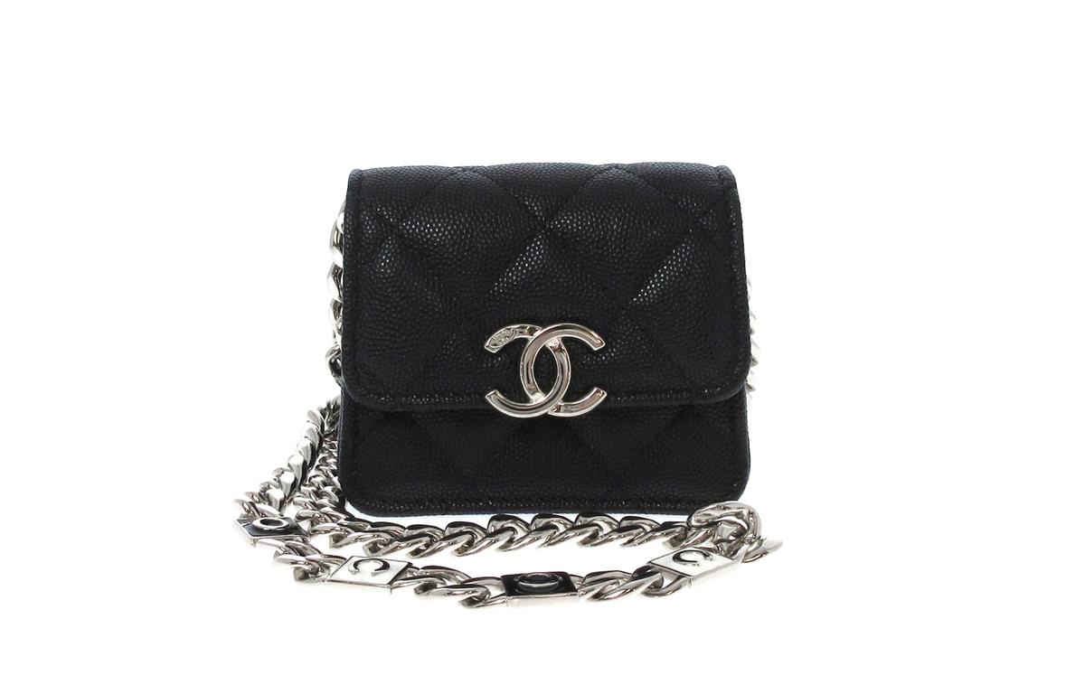 https://d2cva83hdk3bwc.cloudfront.net/AP2759-B07966-94305-chanel-shiny-grain-embossed-calfskin-shoulder-bag-crossbody-bag-clutch-regular-women-s-black-1.jpg