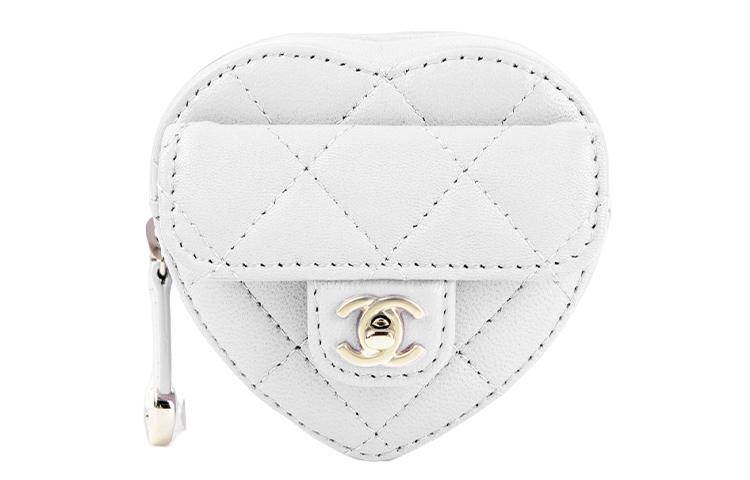 https://d2cva83hdk3bwc.cloudfront.net/AP2786-B08163-10601-chanel-matelasse-heart-arm-leather-coin-purse-white-1.jpg
