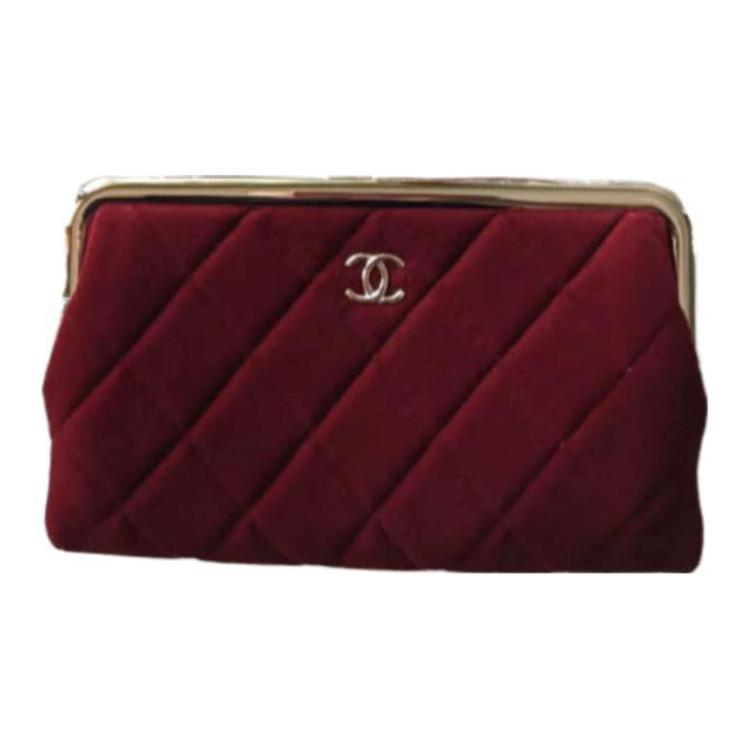 https://d2cva83hdk3bwc.cloudfront.net/AP2822-B08810-ND308-chanel-velour-crossbody-one-shoulder-clutch-women-s-black-1.jpg