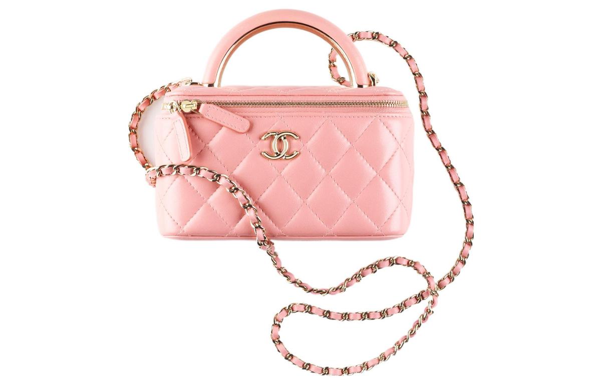 https://d2cva83hdk3bwc.cloudfront.net/AP2846-B08461-NI682-chanel-22a-early-autumn-handbags-1.jpg