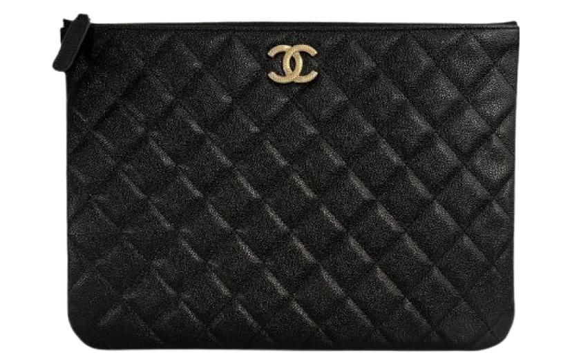 https://d2cva83hdk3bwc.cloudfront.net/AP2968-B08937-94305-chanel-clutches-1.jpg