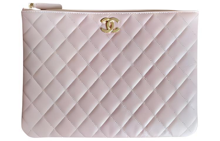 https://d2cva83hdk3bwc.cloudfront.net/AP2968-B08937-NJ523-chanel-clutches-1.jpg