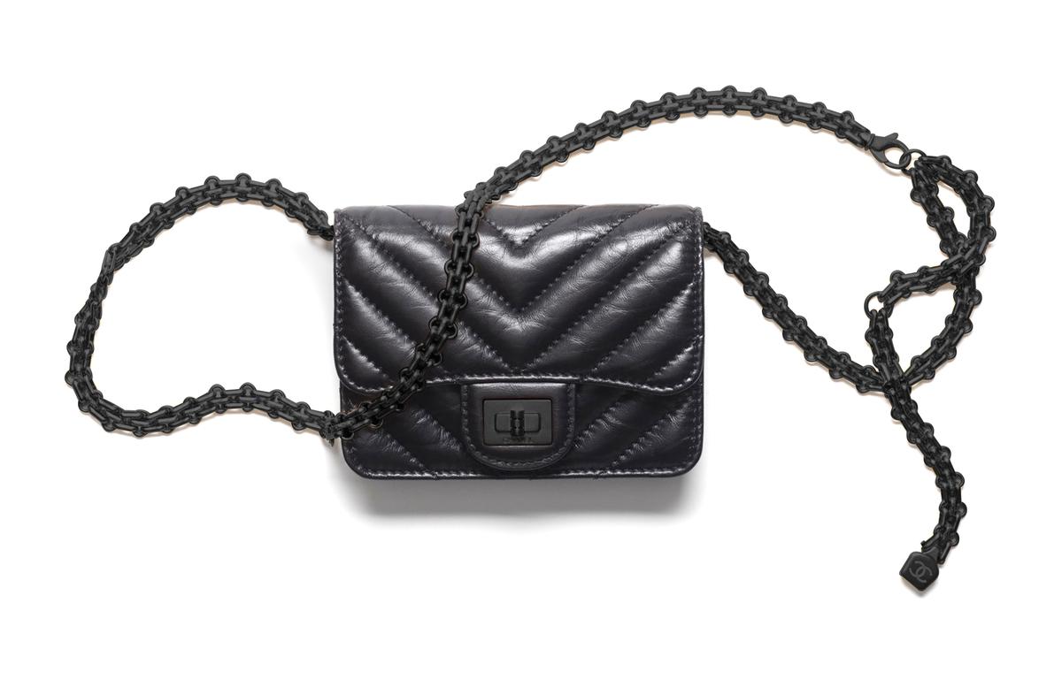 https://d2cva83hdk3bwc.cloudfront.net/AP2994-Y82340-94305-chanel-22k-autumn-and-winter-fanny-packs-1.jpg
