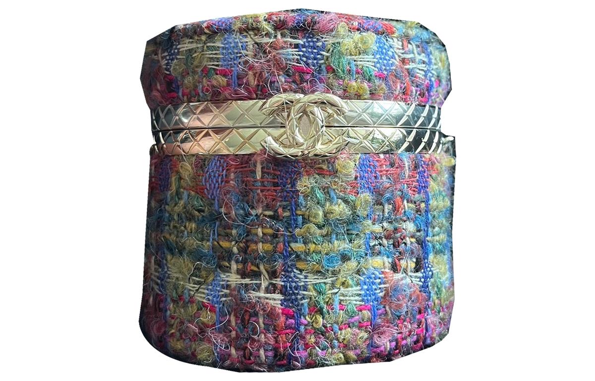 https://d2cva83hdk3bwc.cloudfront.net/AP2998-B09684-NK340-chanel-woolen-bucket-bags-crossbody-bag-shoulder-bag-women-s-pink-green-1.jpg