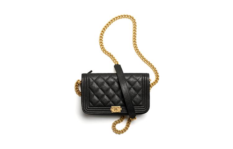 https://d2cva83hdk3bwc.cloudfront.net/AP3013-B09142-94305-chanel-boy-chanel-flap-phone-holder-with-chain-black-1.jpg