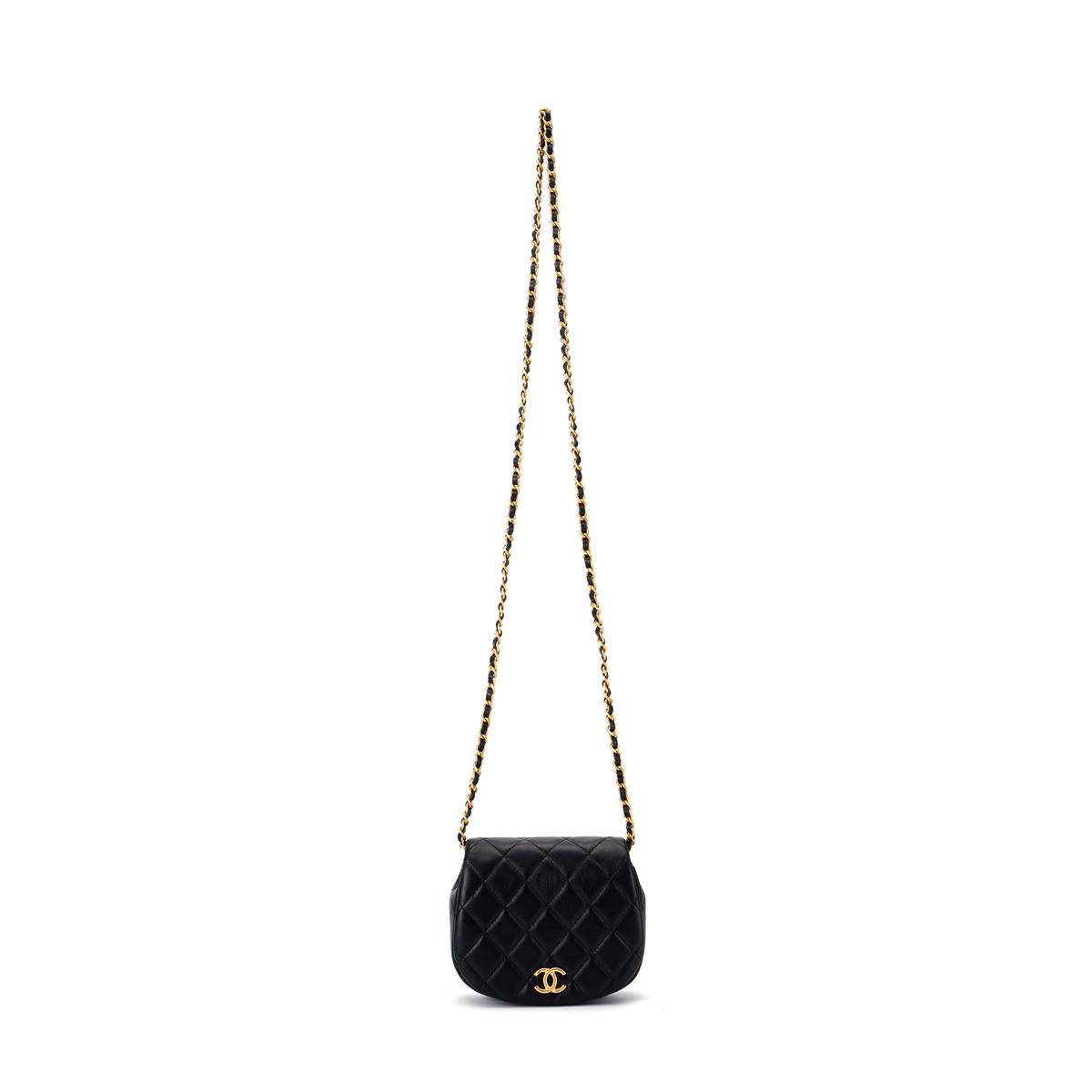 https://d2cva83hdk3bwc.cloudfront.net/AP3032-B09254-94305-chanel-sheepskin-one-shoulder-crossbody-clutch-women-s-black-1.jpg