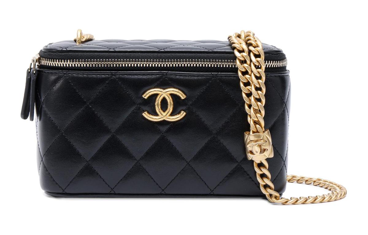 https://d2cva83hdk3bwc.cloudfront.net/AP3044-B09209-94305-chanel-lambskin-shoulder-bag-crossbody-bag-regular-women-s-black-1.jpg