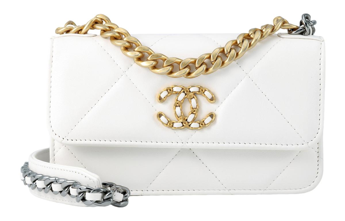 https://d2cva83hdk3bwc.cloudfront.net/AP3067-B04852-10601-chanel-19bag-shiny-lambskin-shoulder-bag-crossbody-bag-regular-women-s-white-1.jpg