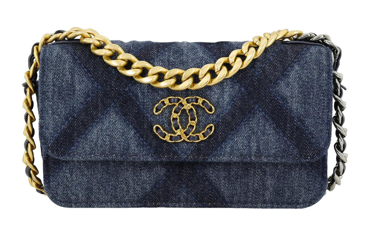 https://d2cva83hdk3bwc.cloudfront.net/AP3067-B10127-NM277-chanel-19bag-denim-shoulder-bag-crossbody-bag-regular-women-s-washable-blue-1.jpg