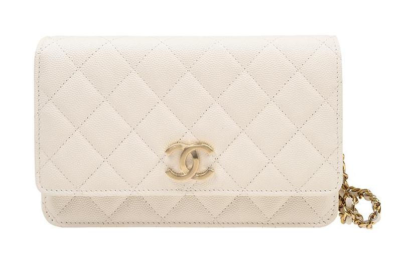 https://d2cva83hdk3bwc.cloudfront.net/AP3127-B09846-10601-chanel-woc-wallets-1.jpg