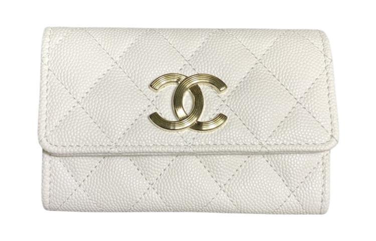 https://d2cva83hdk3bwc.cloudfront.net/AP3130-B09846-10601-chanel-card-holders-1.jpg