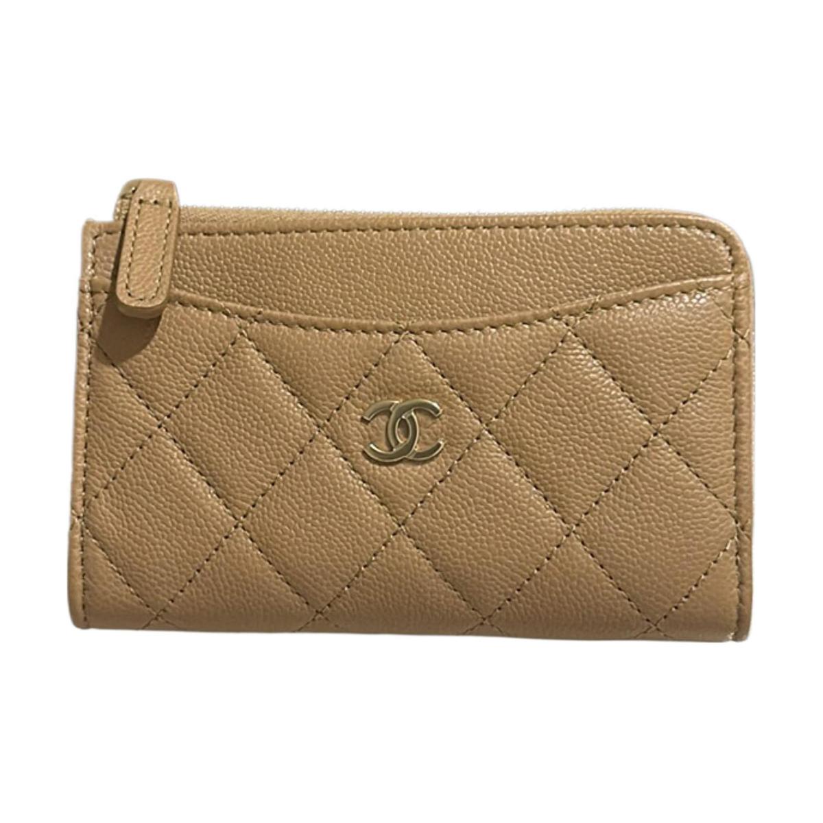 https://d2cva83hdk3bwc.cloudfront.net/AP3179-B10583-NQ334-chanel-grained-cow-leather-card-holder-women-s-beige-1.jpg