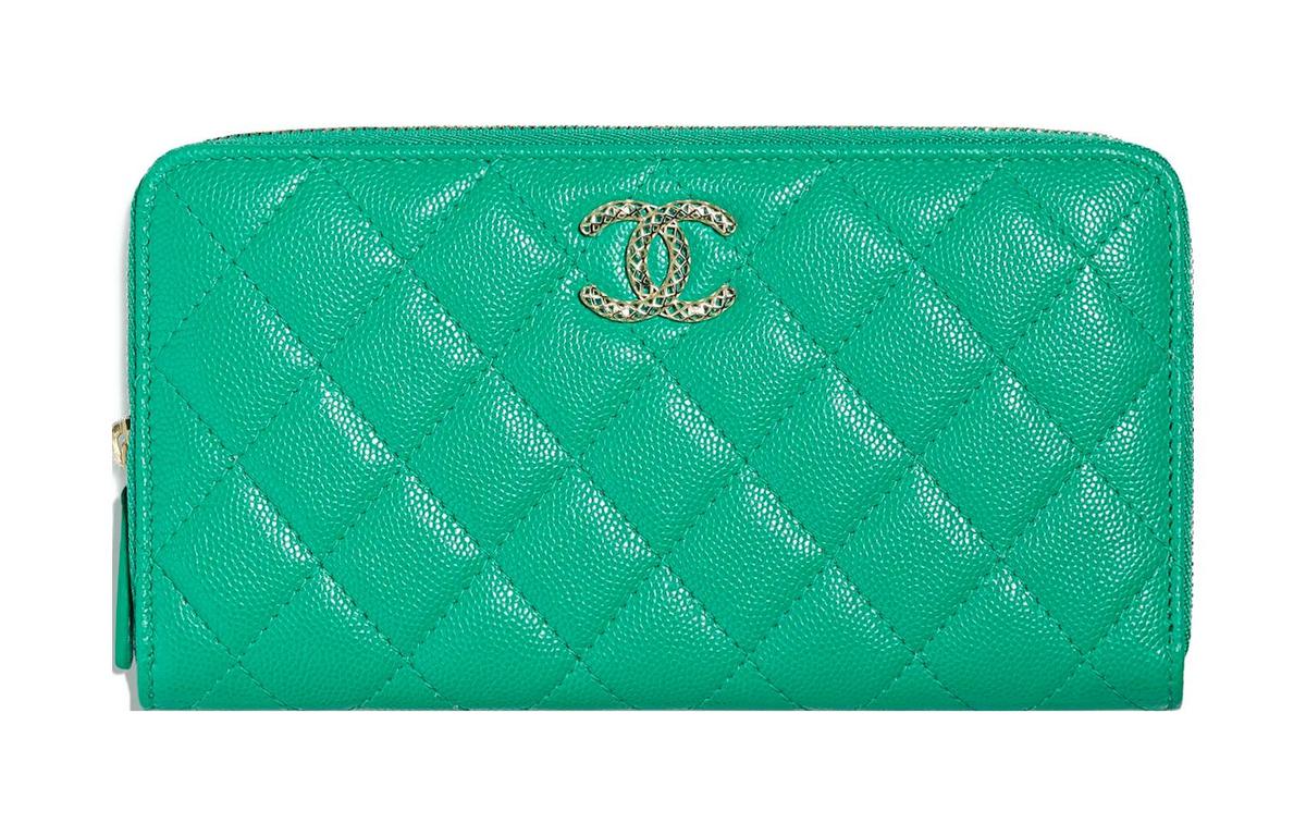 https://d2cva83hdk3bwc.cloudfront.net/AP3181-B10218-NM376-chanel-embossed-shiny-calfskin-wallet-women-s-green-1.jpg