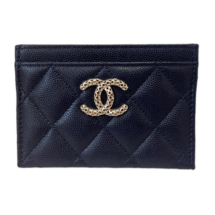https://d2cva83hdk3bwc.cloudfront.net/AP3188-B10218-NM377-chanel-embossed-shiny-calfskin-card-holder-small-size-women-s-blue-1.jpg