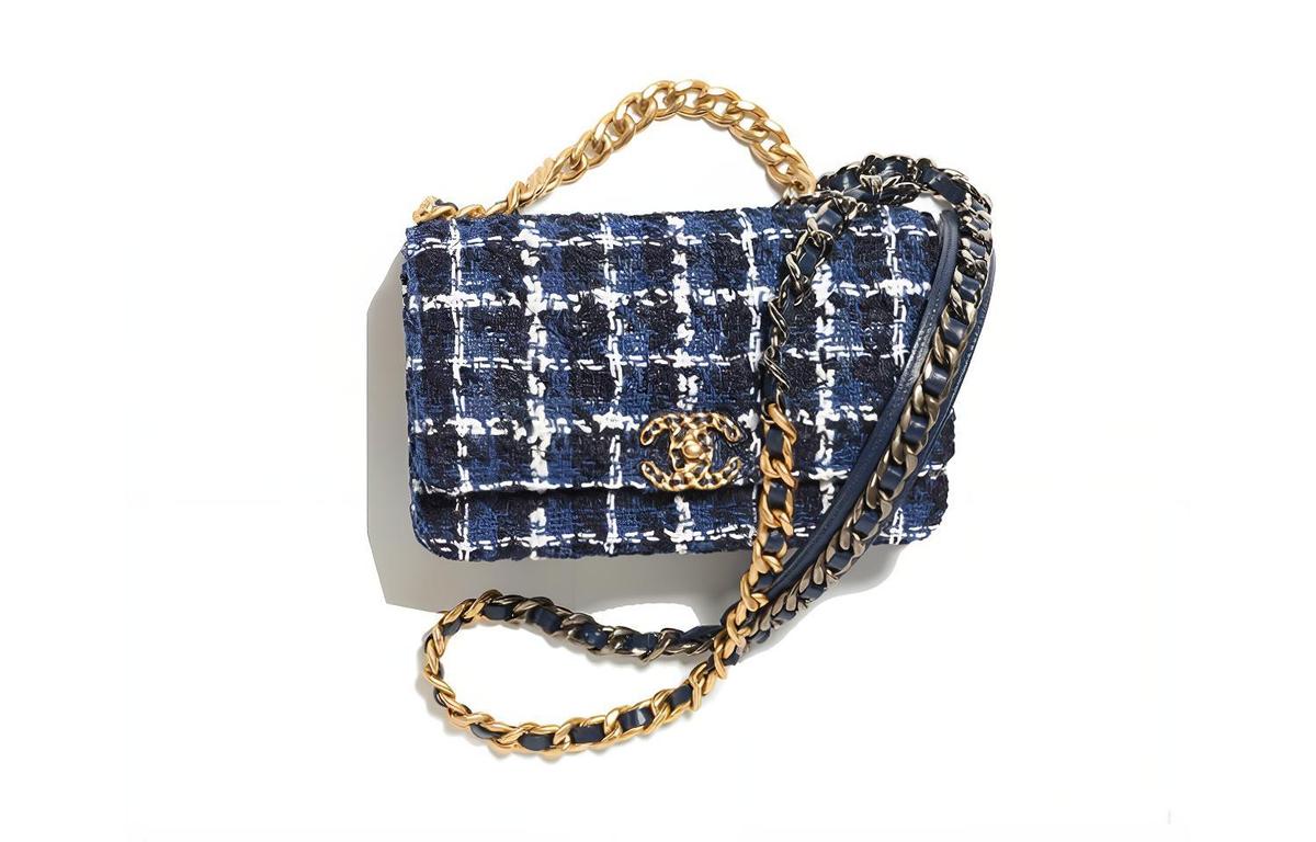 https://d2cva83hdk3bwc.cloudfront.net/AP3267-B10488-NM667-chanel-cotton-twill-velvet-shoulder-bag-crossbody-bag-wallet-women-s-blue-white-marine-blue-1.jpg