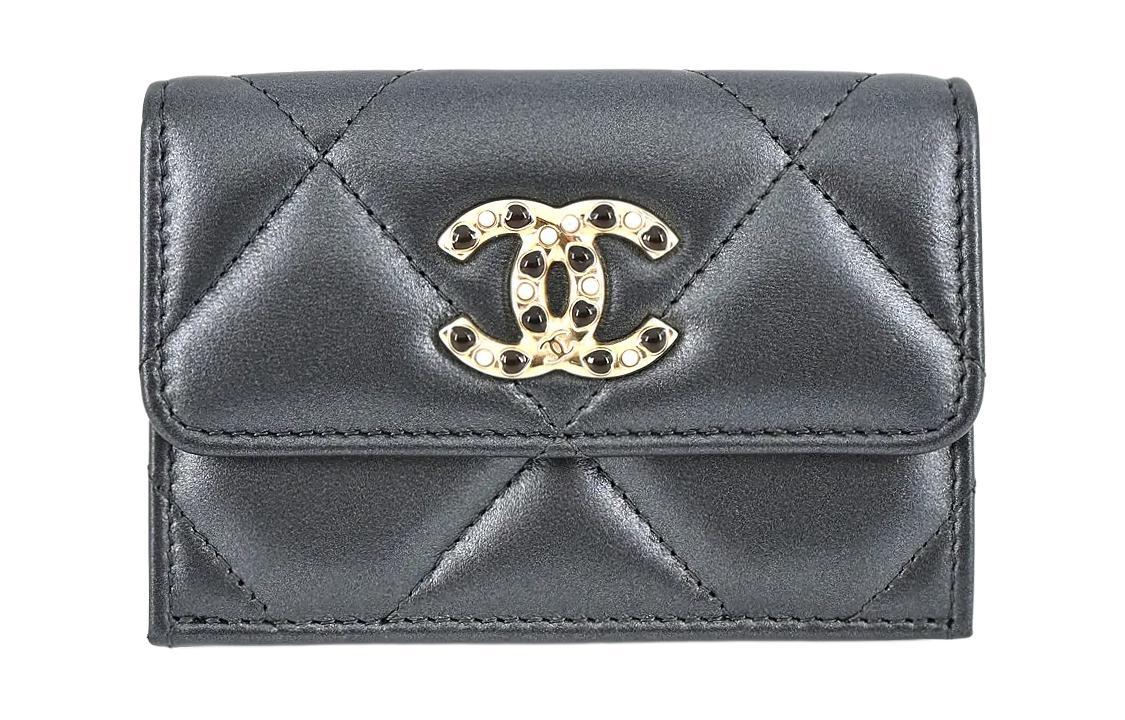 https://d2cva83hdk3bwc.cloudfront.net/AP3324-B10739-94305-chanel-pearlescent-lambskin-wallet-women-s-gray-silver-1.jpg