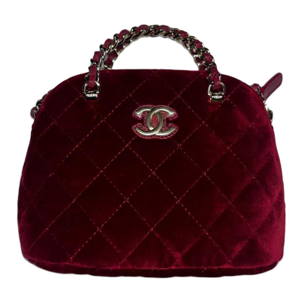 https://d2cva83hdk3bwc.cloudfront.net/AP3354-B17657-ND952-chanel-suede-handbag-shoulder-bag-crossbody-bag-women-s-deep-red-1.jpg