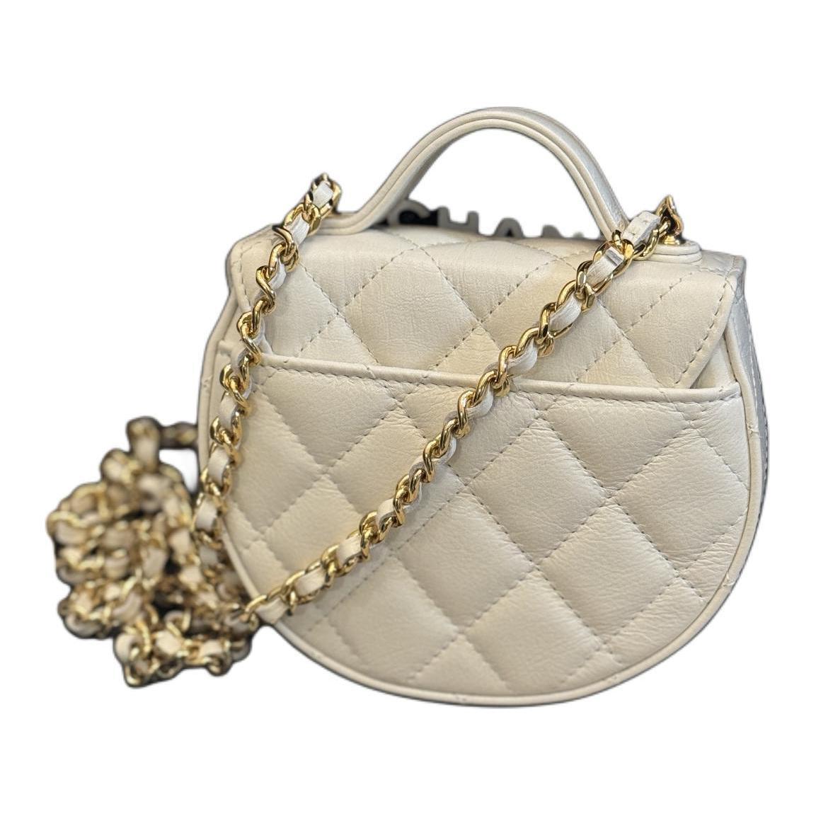 https://d2cva83hdk3bwc.cloudfront.net/AP3378-B12912-10601-chanel-shiny-calfskin-handbag-shoulder-bag-crossbody-bag-women-s-white-1.jpg