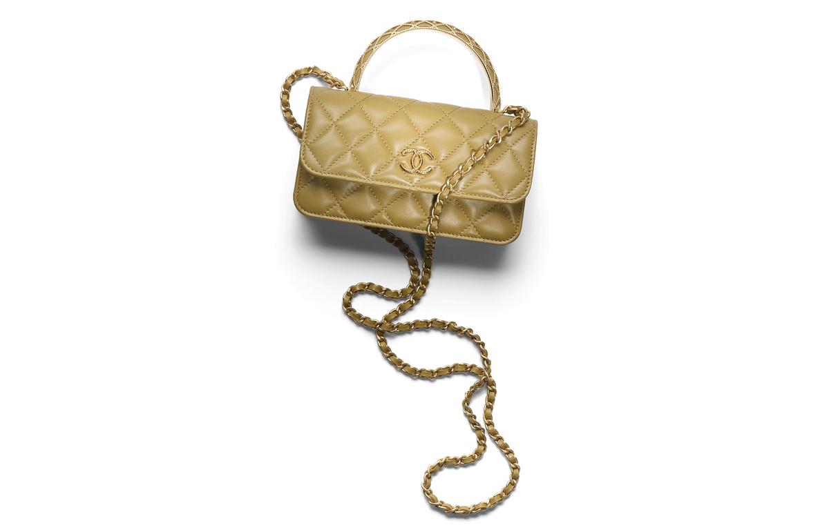 https://d2cva83hdk3bwc.cloudfront.net/AP3385-B12915-NO200-chanel-classic-flap-cf-handbags-1.jpg