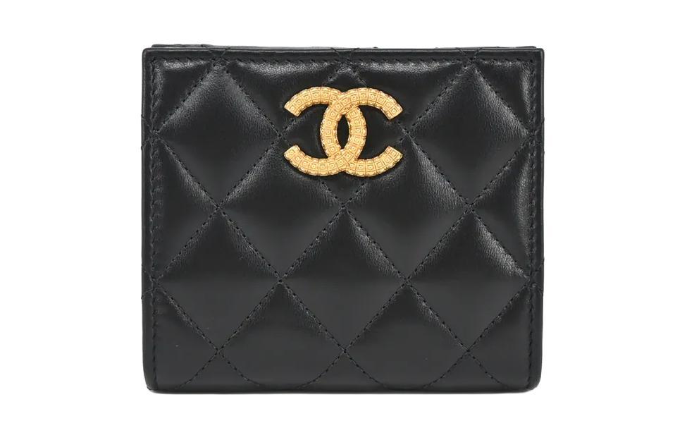 https://d2cva83hdk3bwc.cloudfront.net/AP3407-B12929-94305-chanel-lambskin-wallet-women-s-black-1.jpg