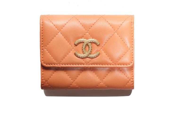 https://d2cva83hdk3bwc.cloudfront.net/AP3410-B12929-NO199-chanel-sheepskin-card-holder-women-s-orange-1.jpg