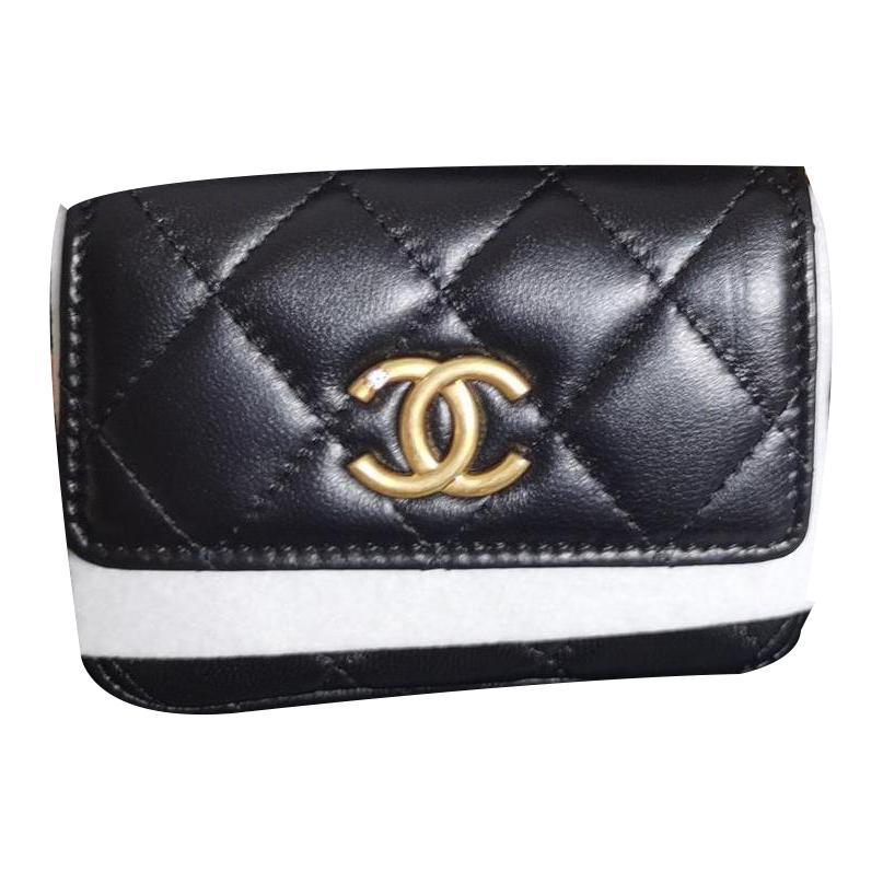 https://d2cva83hdk3bwc.cloudfront.net/AP3427-B12930-94305-chanel-sheepskin-fanny-pack-women-s-black-1.jpg