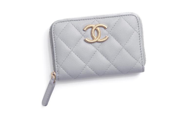 https://d2cva83hdk3bwc.cloudfront.net/AP3521-B13703-NQ335-chanel-shiny-calfskin-coin-purse-women-s-gray-1.jpg