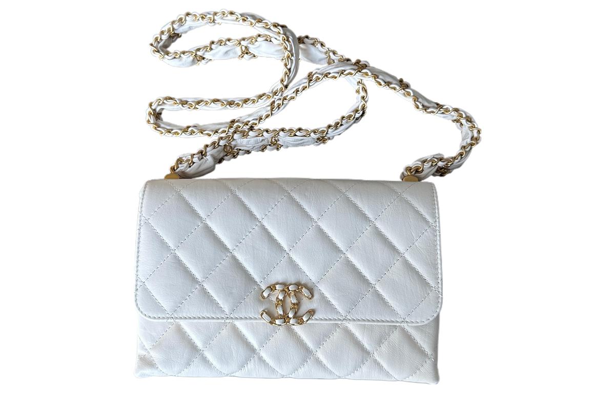 https://d2cva83hdk3bwc.cloudfront.net/AP3572-B14306-10601-chanel-cow-leather-tofu-bag-handbag-shoulder-bag-crossbody-bag-women-s-white-1.jpg