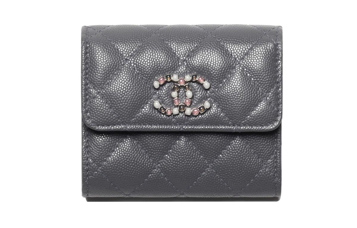 https://d2cva83hdk3bwc.cloudfront.net/AP3604-B14342-NR652-chanel-wallets-1.jpg